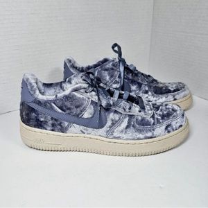 NIKE VELVET AIR FORCE 1 SIZE 4Y